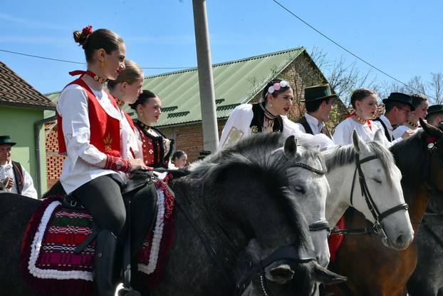 U Velikoj Kopanici održana manifestacija Uskrsno jahanje 