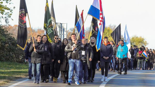 Mimohod za  žrtve: 'Hodam za djeda, nikad ga nisam upoznao'