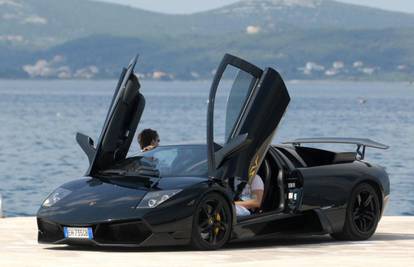 Gle koliko jurilica! Dovezli 12 moćnih Lamborghinija u Zadar