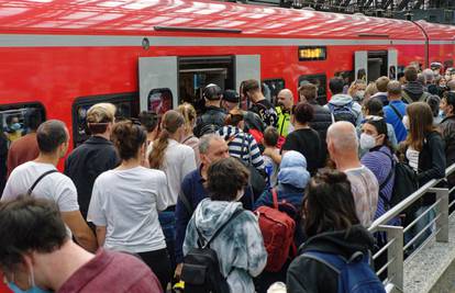Jeftine karte za vlak napravile kaos u Njemačkoj, intervernirali i policajci: 'A što su očekivali?'