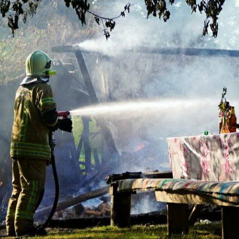 Na obiteljskom okupljanju u BiH poginula starica u požaru: Vatru palila benzinom da skuha kavu