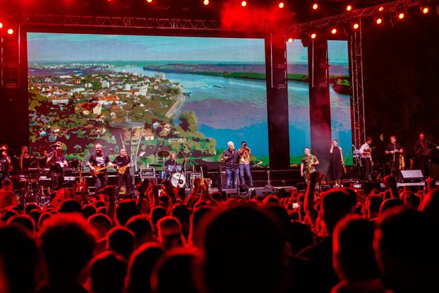 Koncert "Imotski ne zaboravi" na kojem nastupaju Bulić, Zečić i Thompson