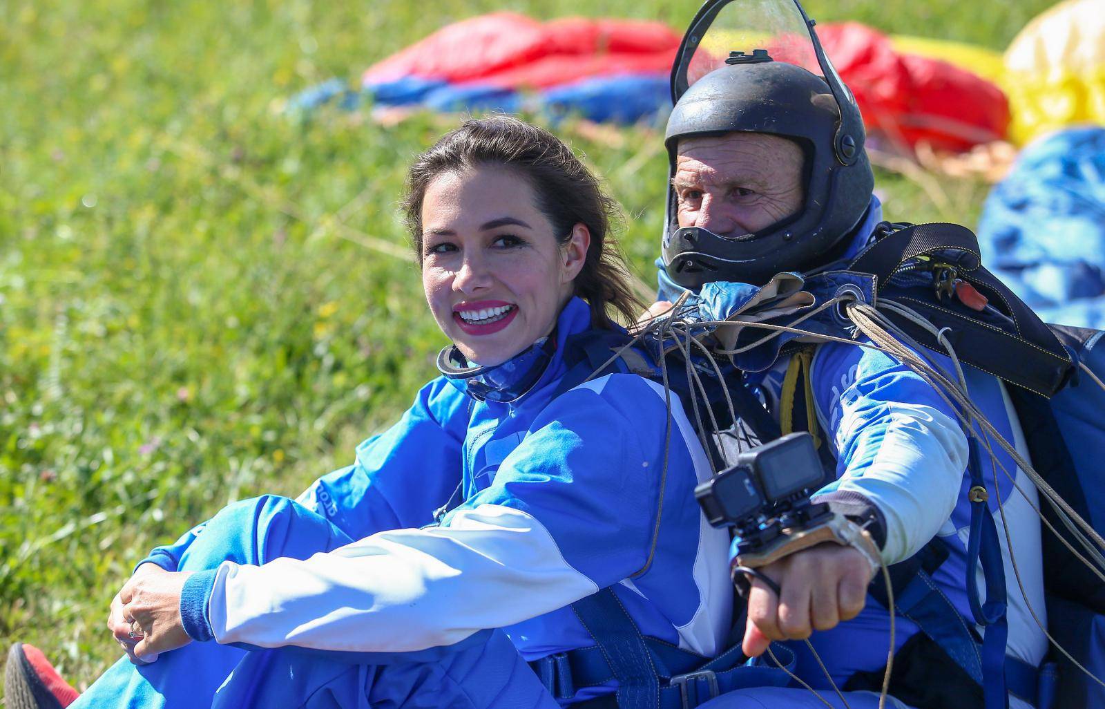 Bivša miss Jelena Lešić plakala nakon skoka s padobraom: Dio pada mi je potpuno u mraku...
