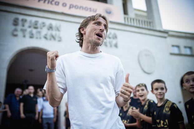 Luka Modrić stigao u Mostar na premijeru dokumentarnog filma "HŠK Zrinjski - Priča o ponosu"