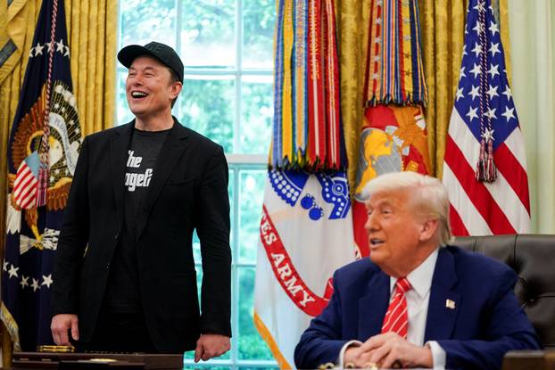 Musk appeared on a press with a bruise under his eye: ‘I told him – come on, hit me in the face!’