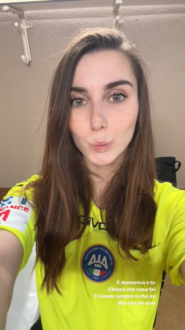 FOTO Zbog nje bi svi u zaleđe. Tange i zastavica su joj rekviziti