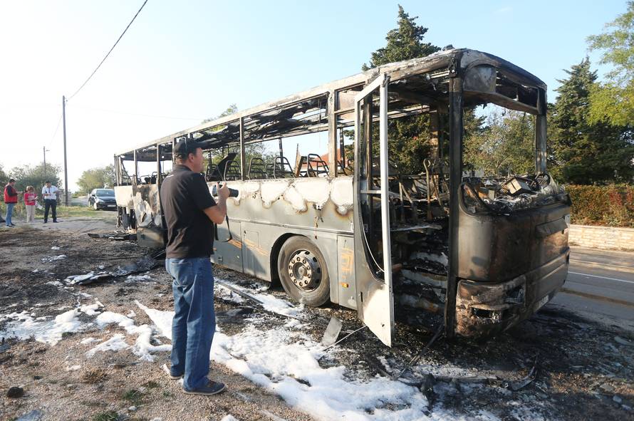 U blizini Drniša izgorio bus, nasreću nitko nije ozlijeđen
