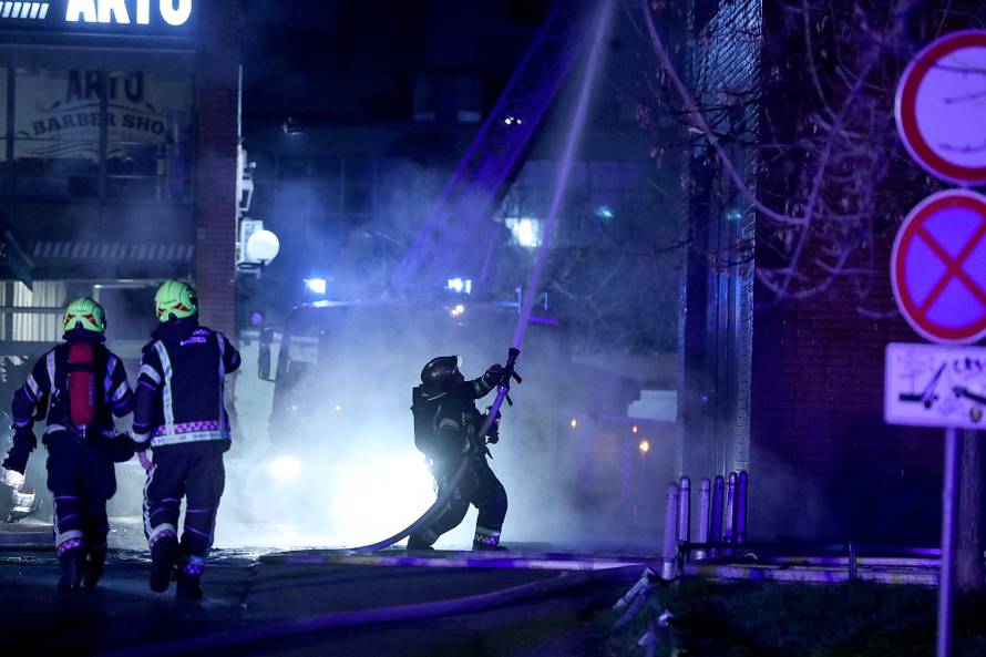 Vatrogasci i dalje na požarištu: 'Susjeda je vrištala, u šoku je'