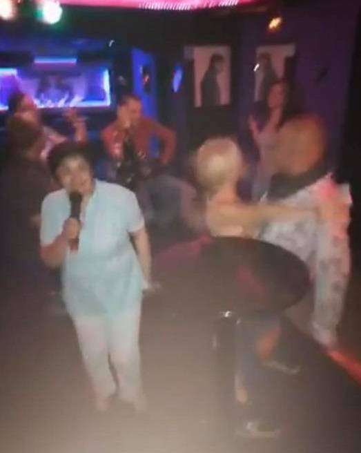 'Procurile' fotke ludog provoda: Bahra i Marijana se 'razbacale' u klubu i pjevale narodnjake