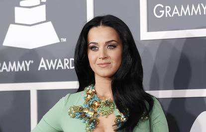 Katy izložila grudi 'na izvolte': Nadahnula me Priscilla Presley