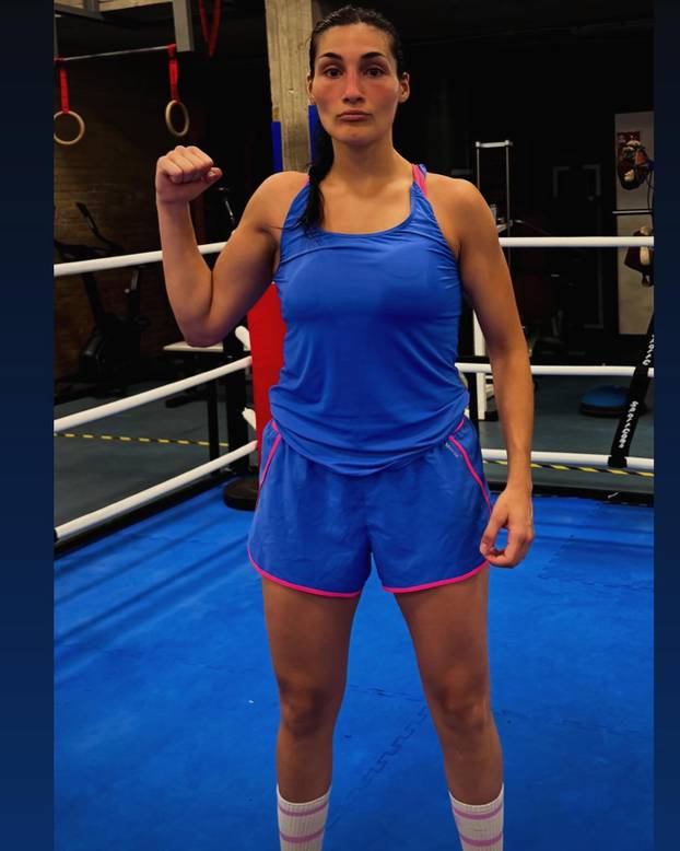 FOTO Odustala od meča protiv kontroverzne boksačice, a sad progovorila: 'Uništili su me...'