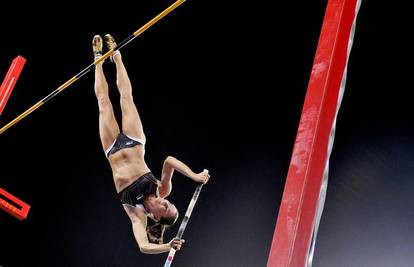 Isinbajeva srušila svjetski rekord za jedan centimetar