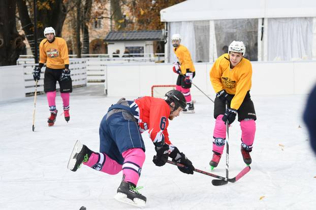 Na otvorenju klizališta u Bjelovaru glavna atrakcija bili su zagrebački klizači i bjelovarski hokejaši