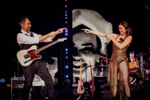 FOTO Severina u izazovnom izdanju oduševila obožavatelje na trosatnom spektaklu u Sisku