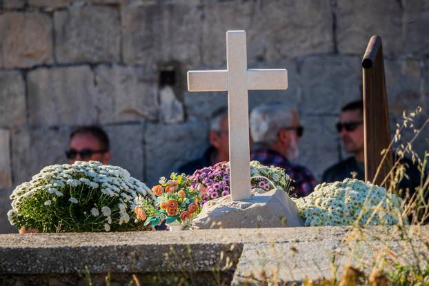 Kaštel Stari: Groblje Sv. Nikole i misa povodom blagdana Svih svetih