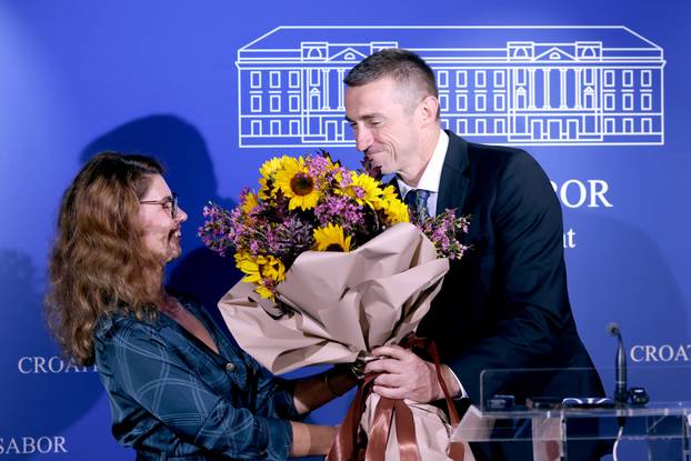 Zagreb: Ivan Penava predstavio je Vlatku Vukelic kao novu clanicu Domovinskog pokreta