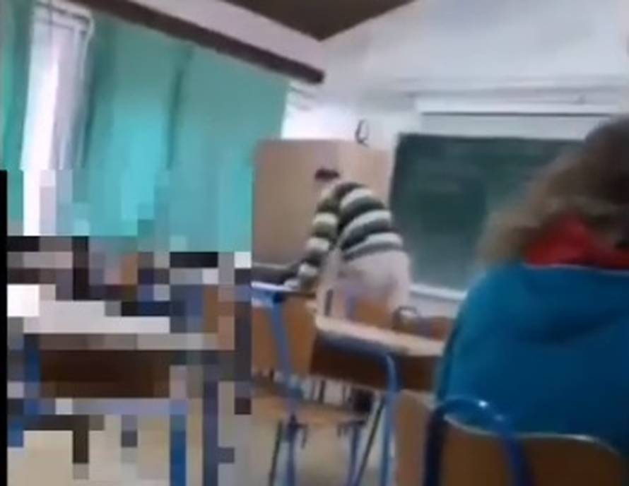 Divljanje u razredu: Maltretirali nastavnika, gađali ga i vrijeđali