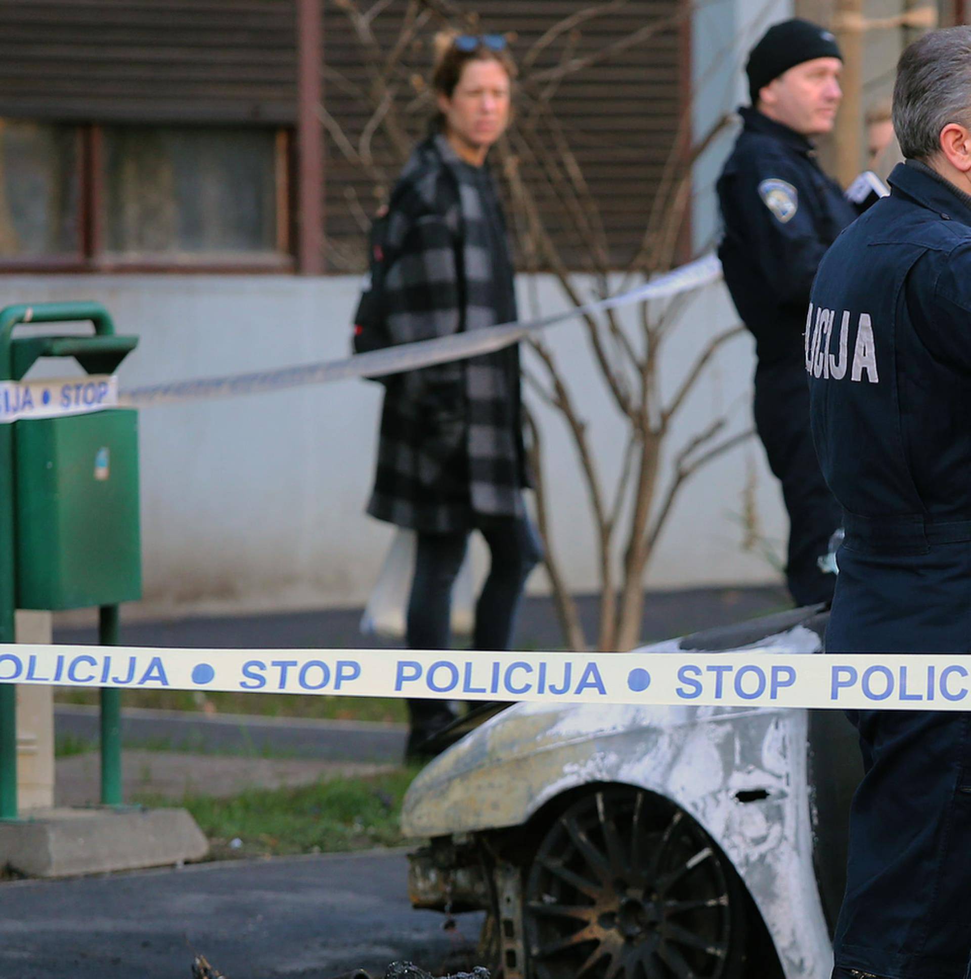 Požar podmetnut? U Zagrebu gorio i auto Žarka Puhovskog