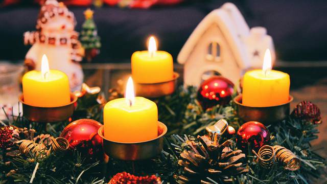 Što je 'advent' i zašto danas palimo prvu svijeću na vijencu?
