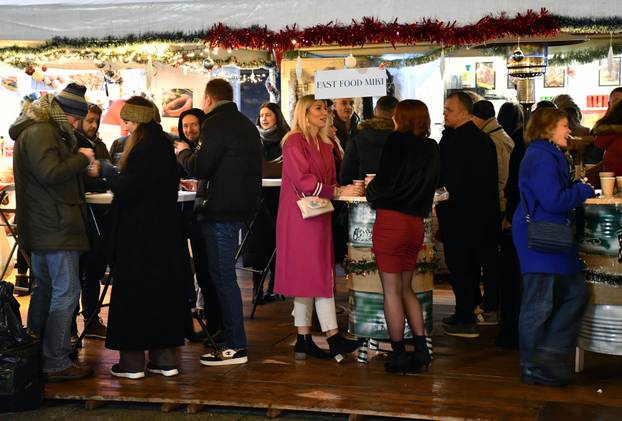 FOTO Advent u Slavonskom Brodu: Dvije lokacije, nove atrakcije i nezaboravni doživljaji