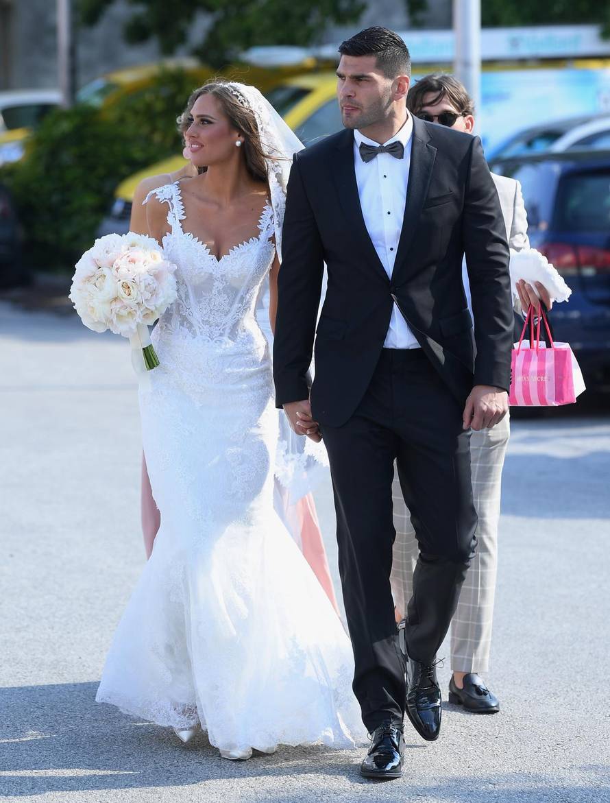 Vjenčanje boksača Filipa Hrgovića i Marinele Čaja u župi Svih svetih u Sesvetama
