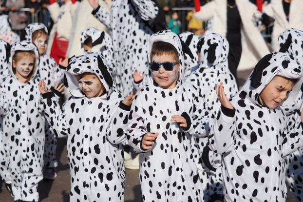 FOTO Najslađa galerija danas - Riječkim karnevalom prošetalo tisuće maškara