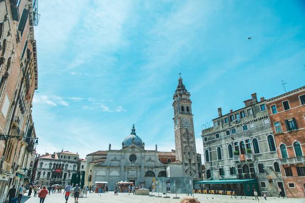 FOTO Idealne ljetne destinacije za prvo putovanje s vašim partnerom prema Bookingu