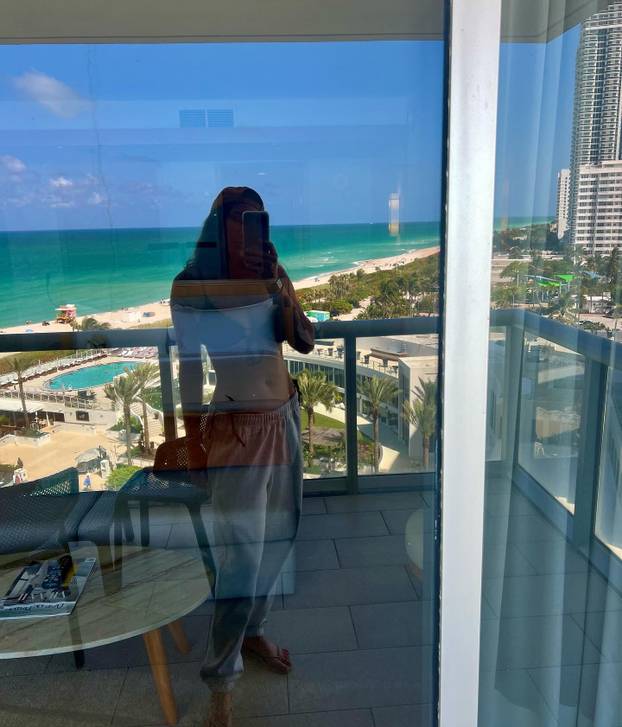 FOTO Kritizirali je zbog grudi. Povukla se, vratila pa rasturila