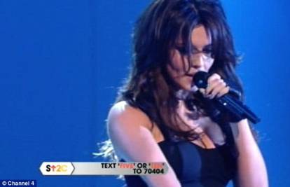 Cheryl Cole osramotila se na koncertu: Šaptala  u mikrofon