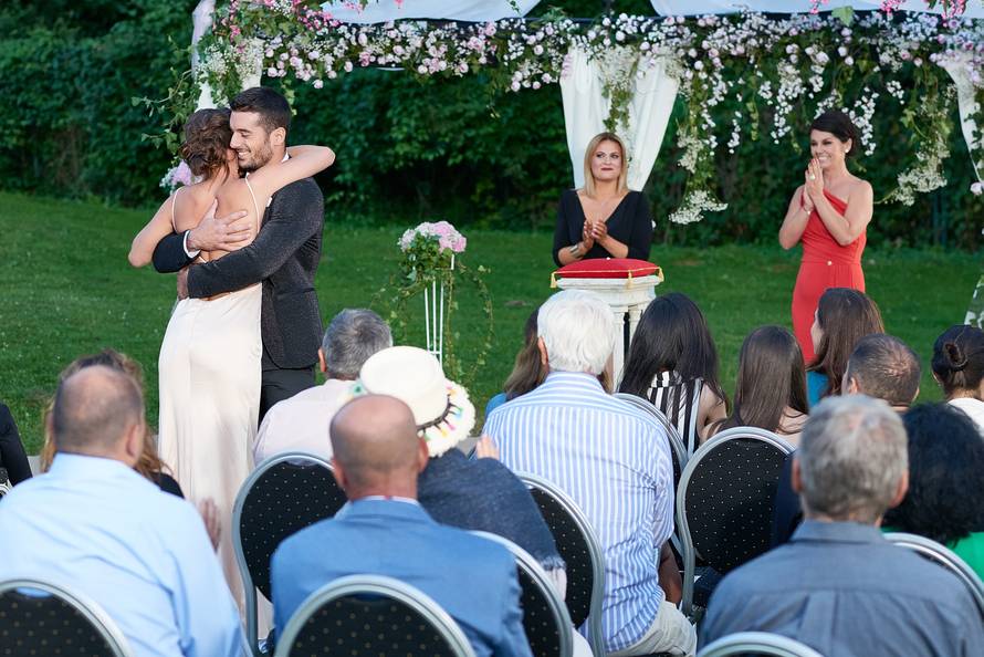 Pale su dvije prosidbe u finalu, a cure ljute: 'Nije bio vrijedan'