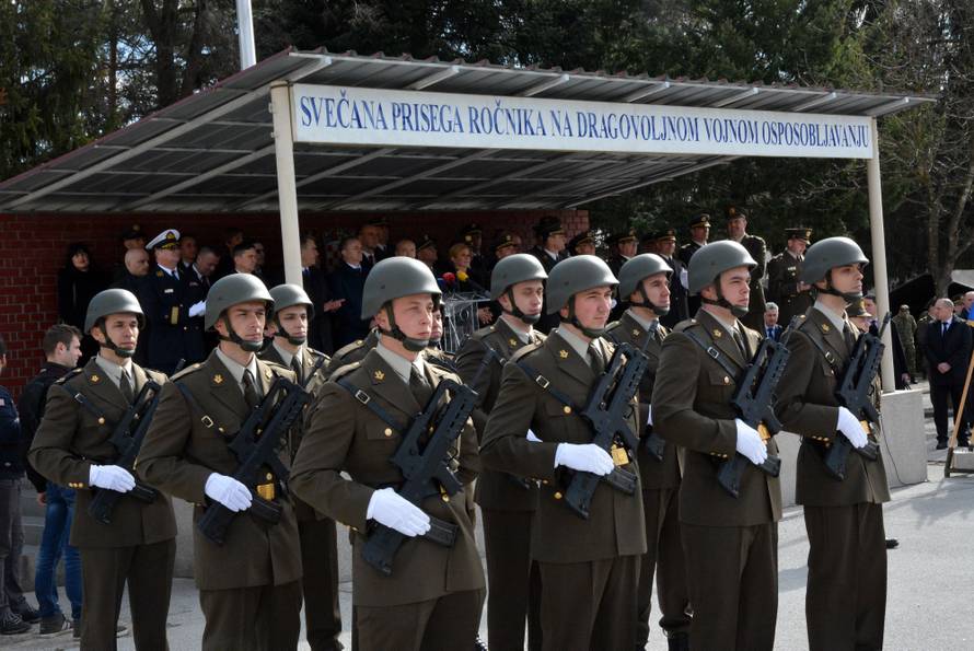 Kolinda dobrovoljcima: 'Vi ste nasljednici hrvatskih branitelja'