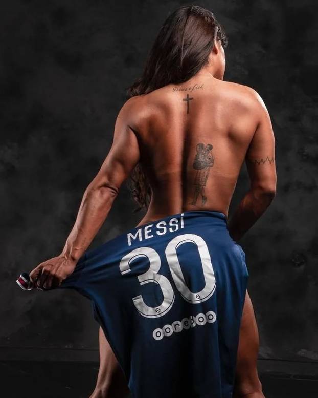 FOTO Gospođa Messi morala je reagirati zbog ovih fotki Miss Bum Bum: 'Valjda je ljubomora'
