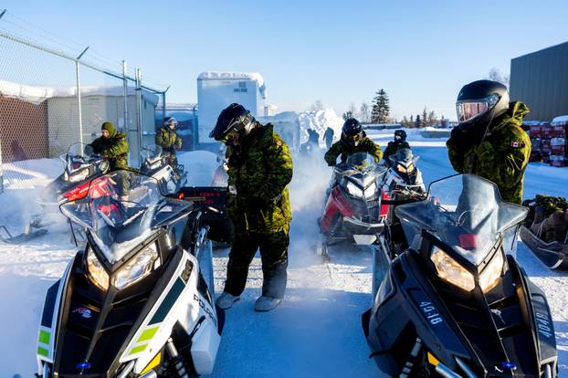 Canadian troops conduct arctic operations