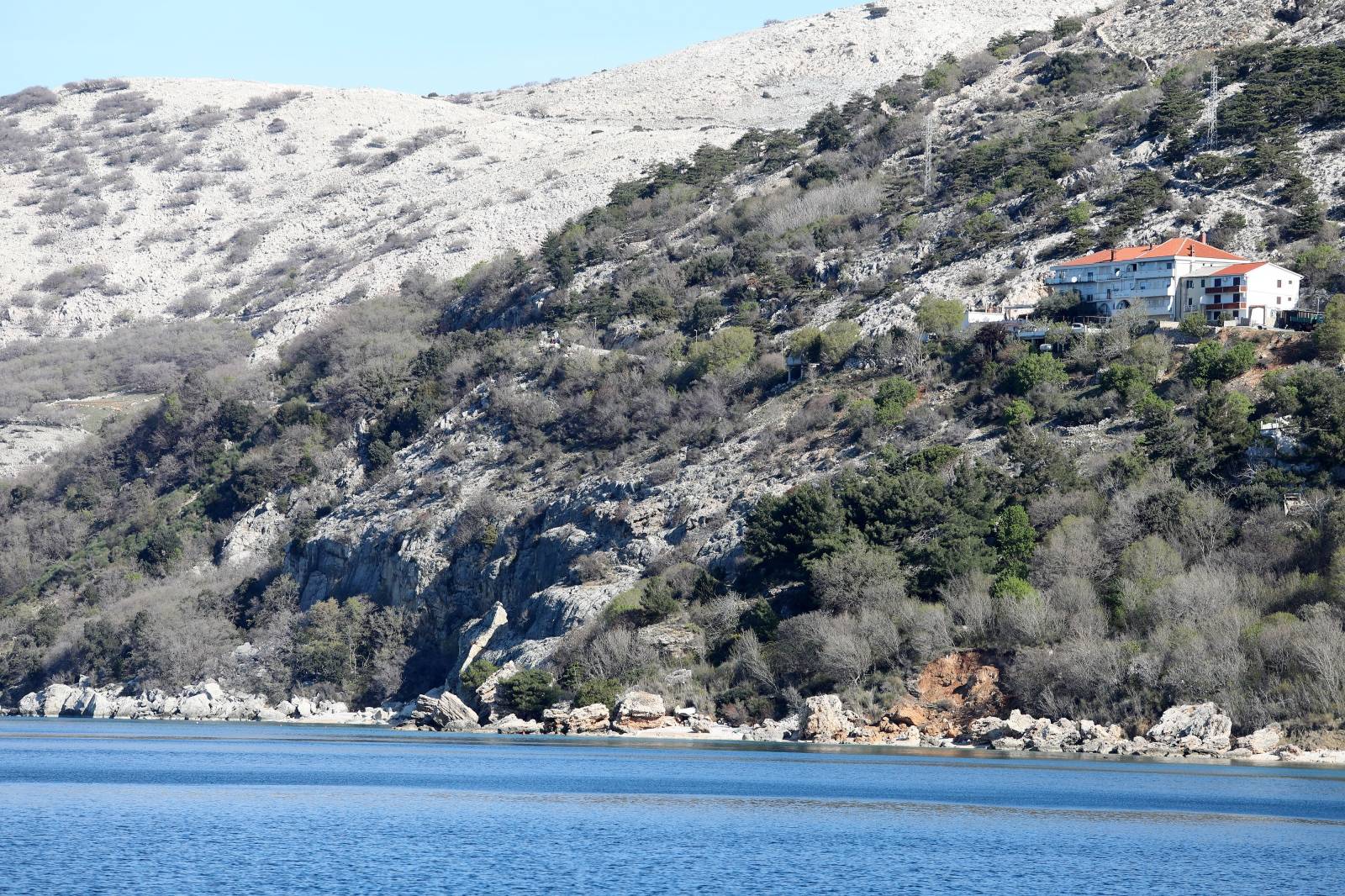 Mjesto prometne nesreće kod Stare Baške u kojoj su poginule dvije osobe