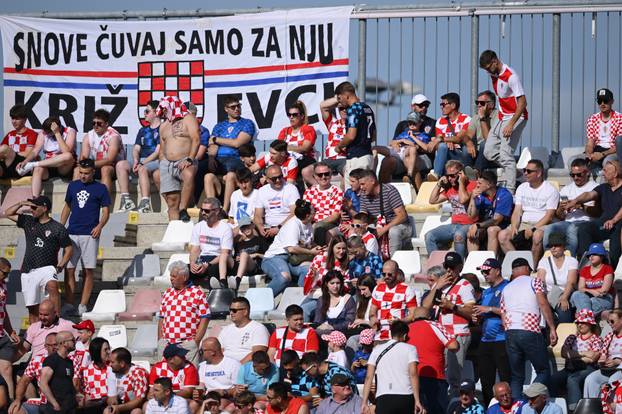 Rijeka: Navijači na prijateljskoj utakmici između Hrvatske i Belgije