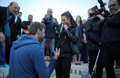 Grdovićev rođak iz Australije zaprosio curu na rivi u Zadru