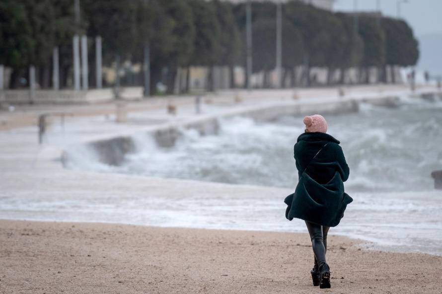 Nezapamćeno jako jugo puše na zadarskom području