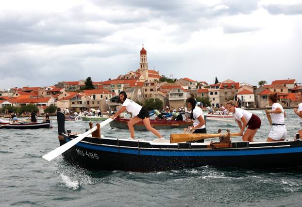 FOTO Ženska regata u Betini oduševila mještane i turiste
