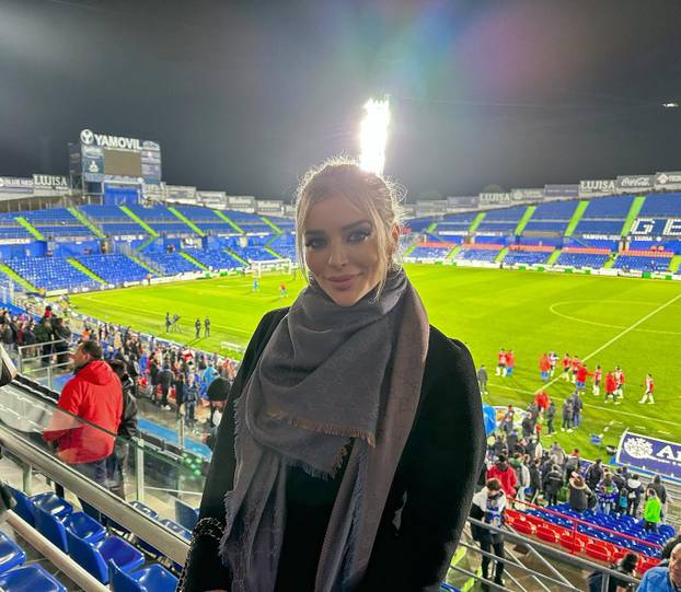 FOTO Naša prekrasna novinarka zaljubila se u ikonu Reala. Brak im je kao iz bajke, dobili i sina