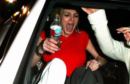 Britney Spears je "pukla" zbog nasrtljivih paparazza