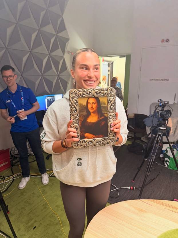 FOTO Najzgodnija tenisačica istaknula obline u uskoj majici