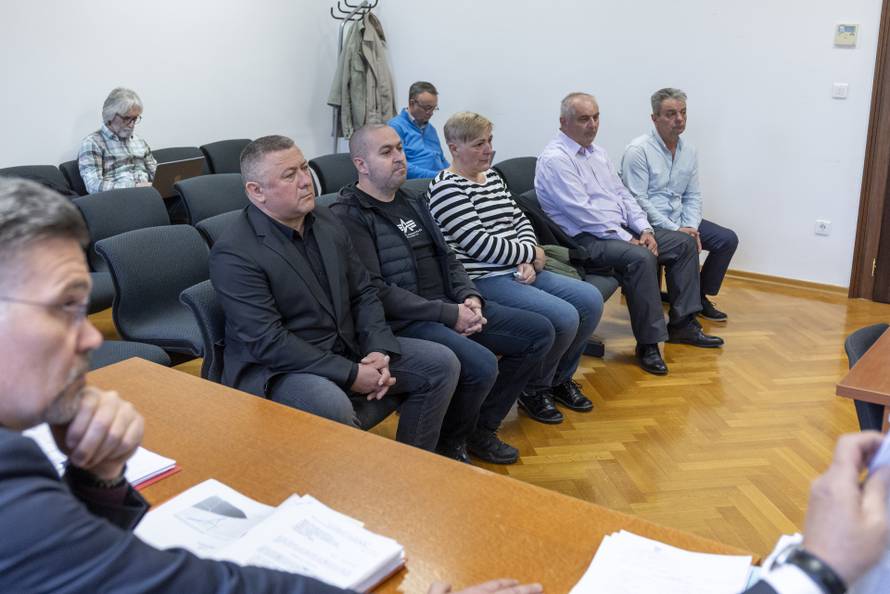 Osijek: Suđenje bivšem vukovarsko-srijemskom županu Damiru Dekaniću