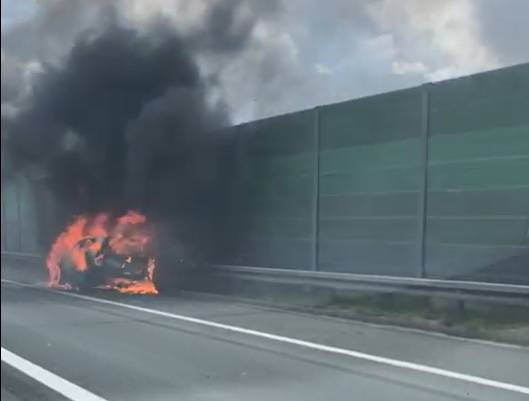 Požar na autocesti A4: Planuo je automobil, vozi se usporeno