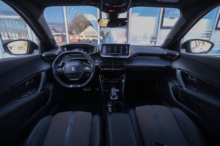 Mali veliki šarmer pun opreme: Testirali smo Peugeot 2008