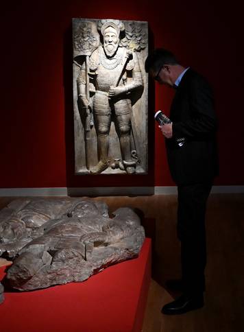 Zagreb: 1100 izlozba Hrvatskog Kraljevstva  u Klovicevim dvorima