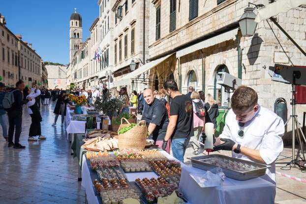 Dubrovnik: Tradicionalna Dubrovačka trpeza na Stradunu 