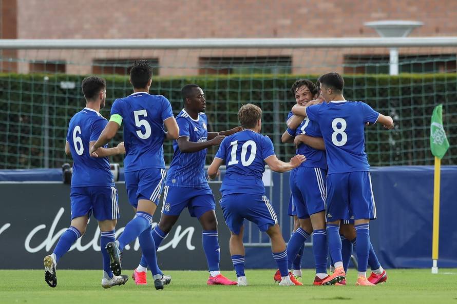 Dinamo Zagreb U19 v Benfica U19 - UEFA Youth League - Colovray Sports Centre