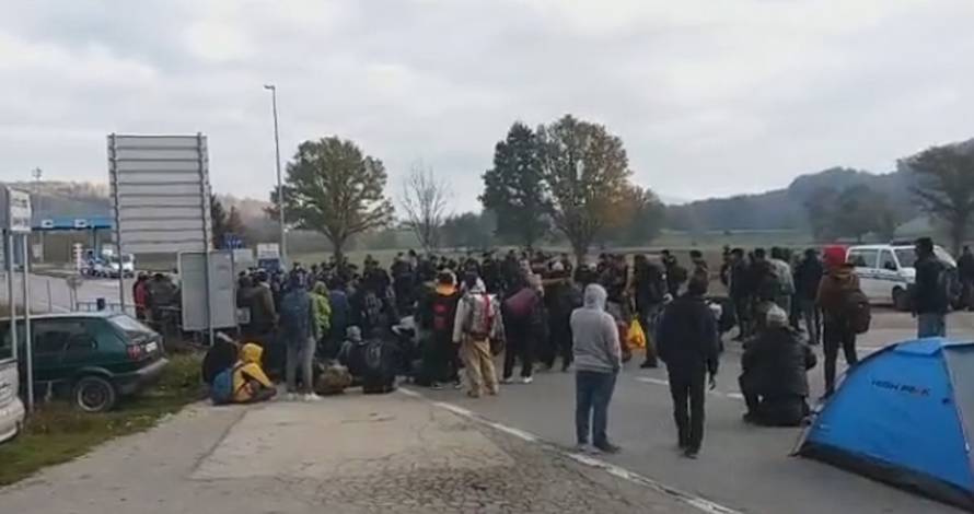 Migranti ih gađali kamenjem: Lakše ozlijeđena dva policajca