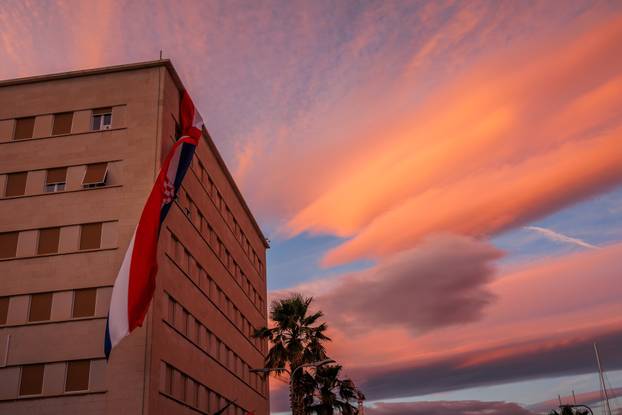 Split: Zastava na zgradi Banovine