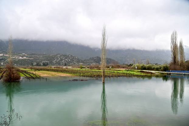 Vrgorac: Poplavljeno Polje jezero uslijed obilnih kiša